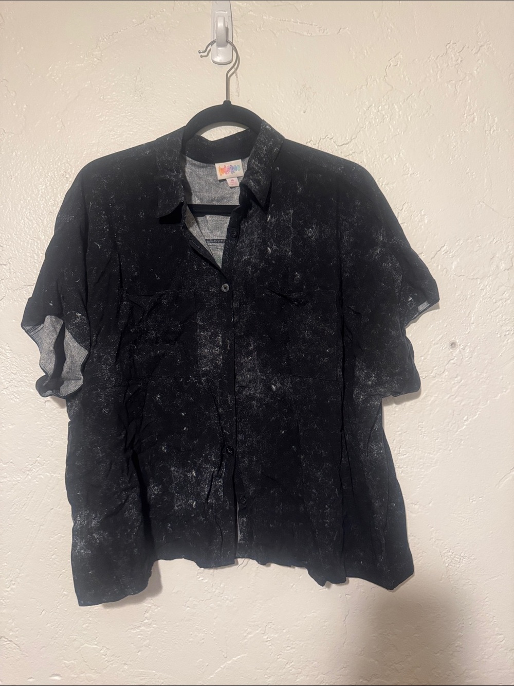 Women’s Black Short-Sleeve Button-Up Shirt